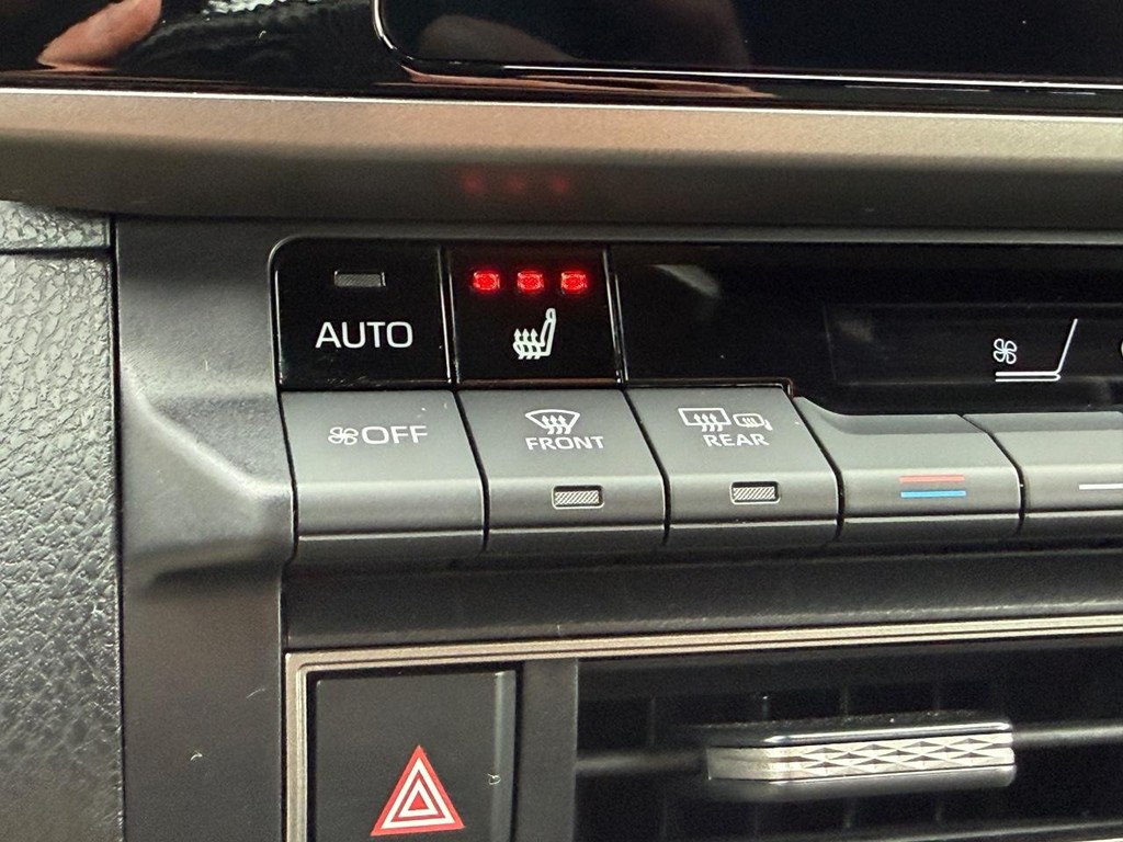 Toyota Camry Vehicle Image 22