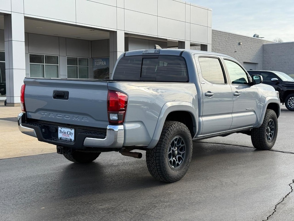 Toyota Tacoma 4WD Vehicle Image 3