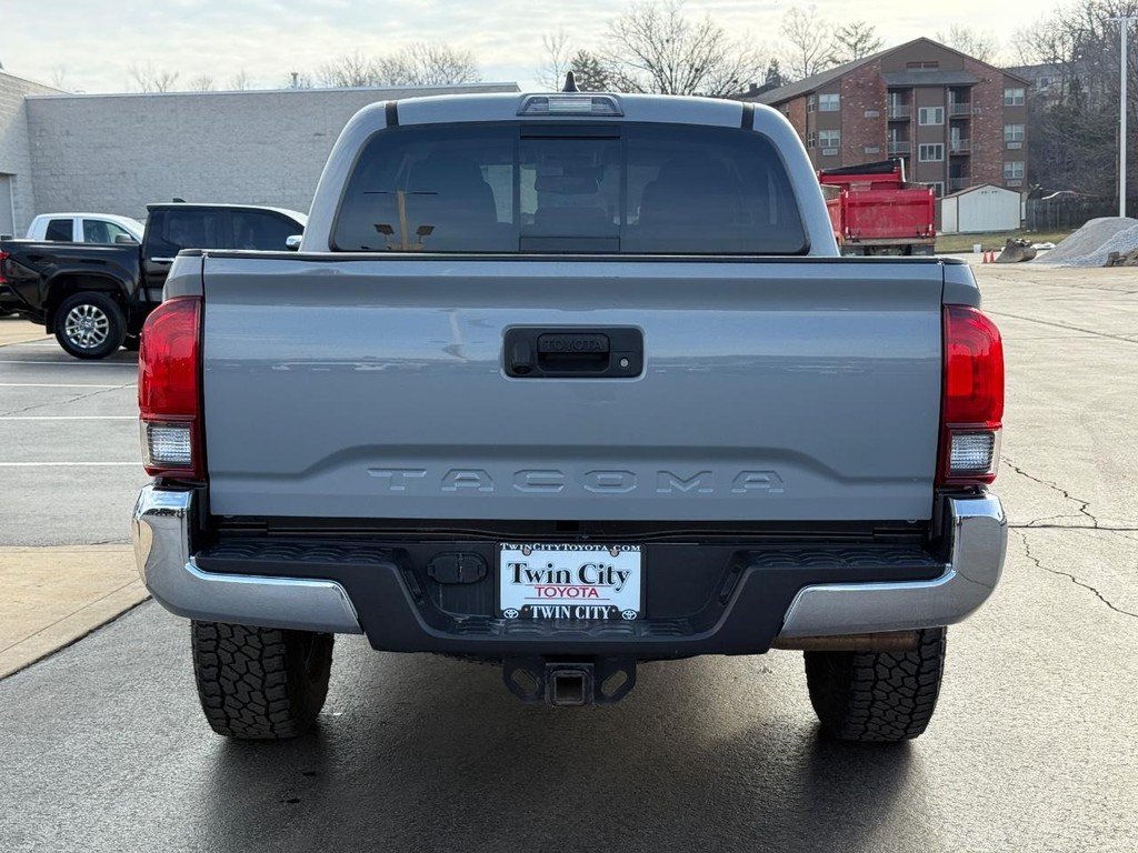 Toyota Tacoma 4WD Vehicle Image 4