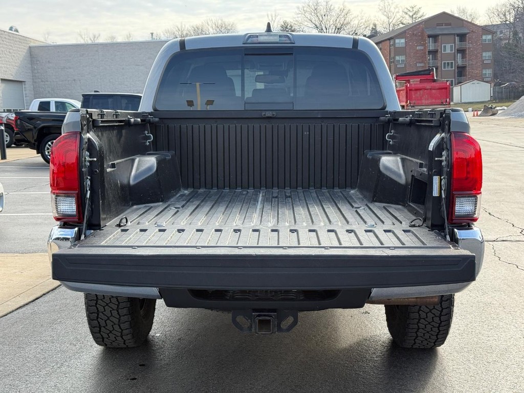 Toyota Tacoma 4WD Vehicle Image 6