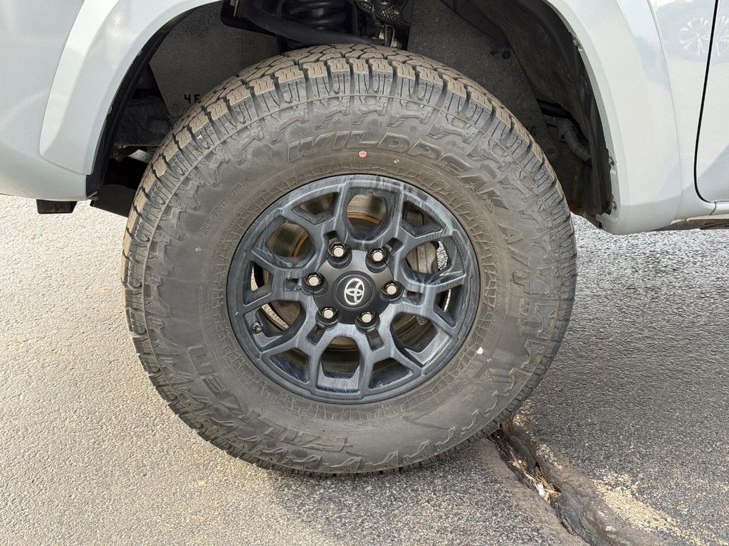 Toyota Tacoma 4WD Vehicle Image 7