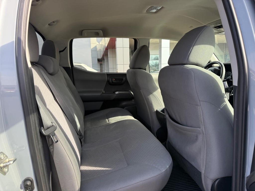 Toyota Tacoma 4WD Vehicle Image 10