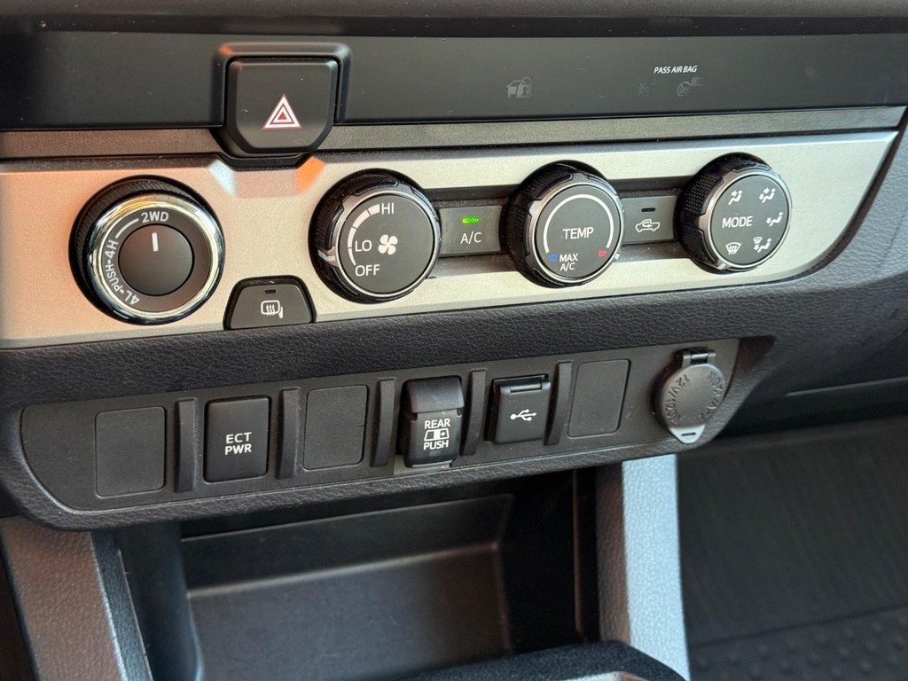 Toyota Tacoma 4WD Vehicle Image 17