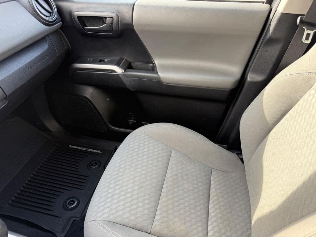 Toyota Tacoma 4WD Vehicle Image 19