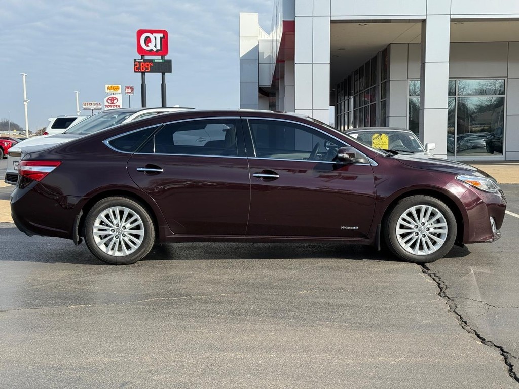 Toyota Avalon Hybrid Vehicle Image 2