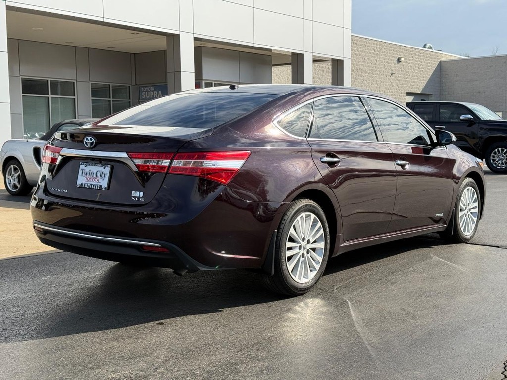 Toyota Avalon Hybrid Vehicle Image 3