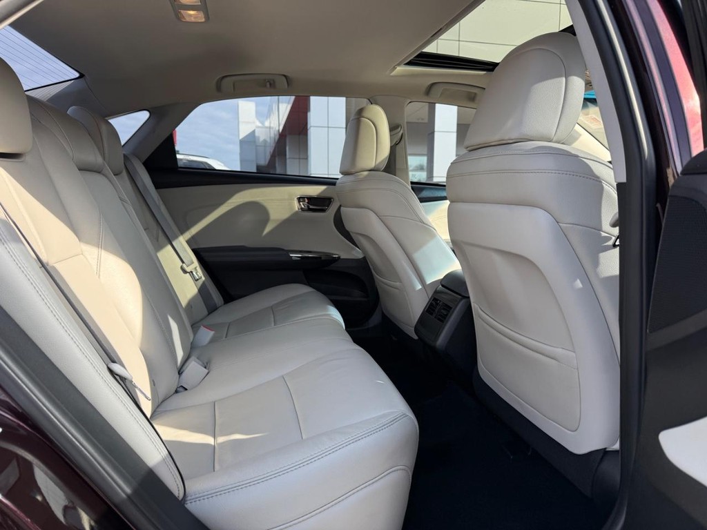 Toyota Avalon Hybrid Vehicle Image 10