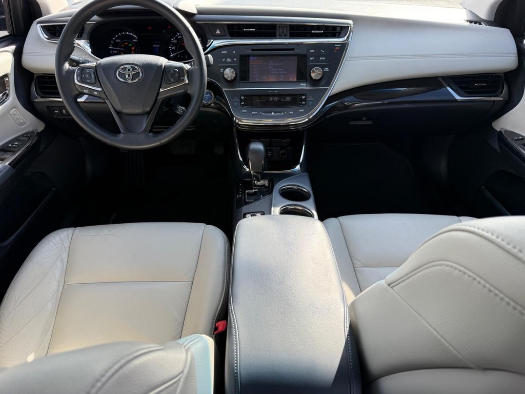 Toyota Avalon Hybrid Vehicle Image 12