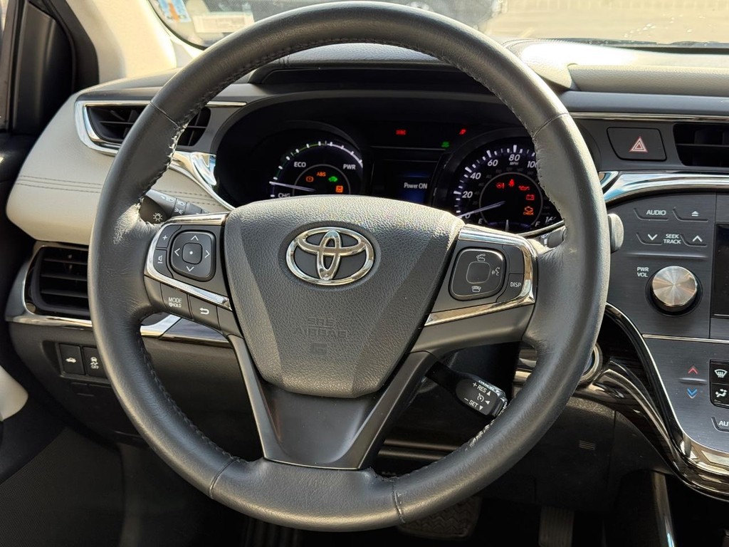 Toyota Avalon Hybrid Vehicle Image 13