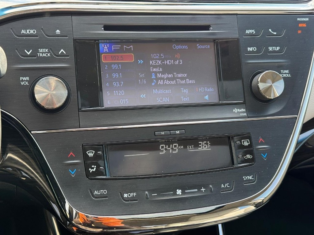 Toyota Avalon Hybrid Vehicle Image 17