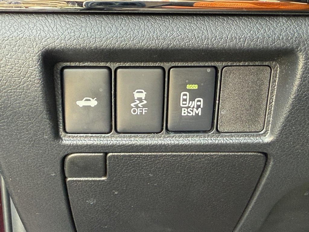 Toyota Avalon Hybrid Vehicle Image 23