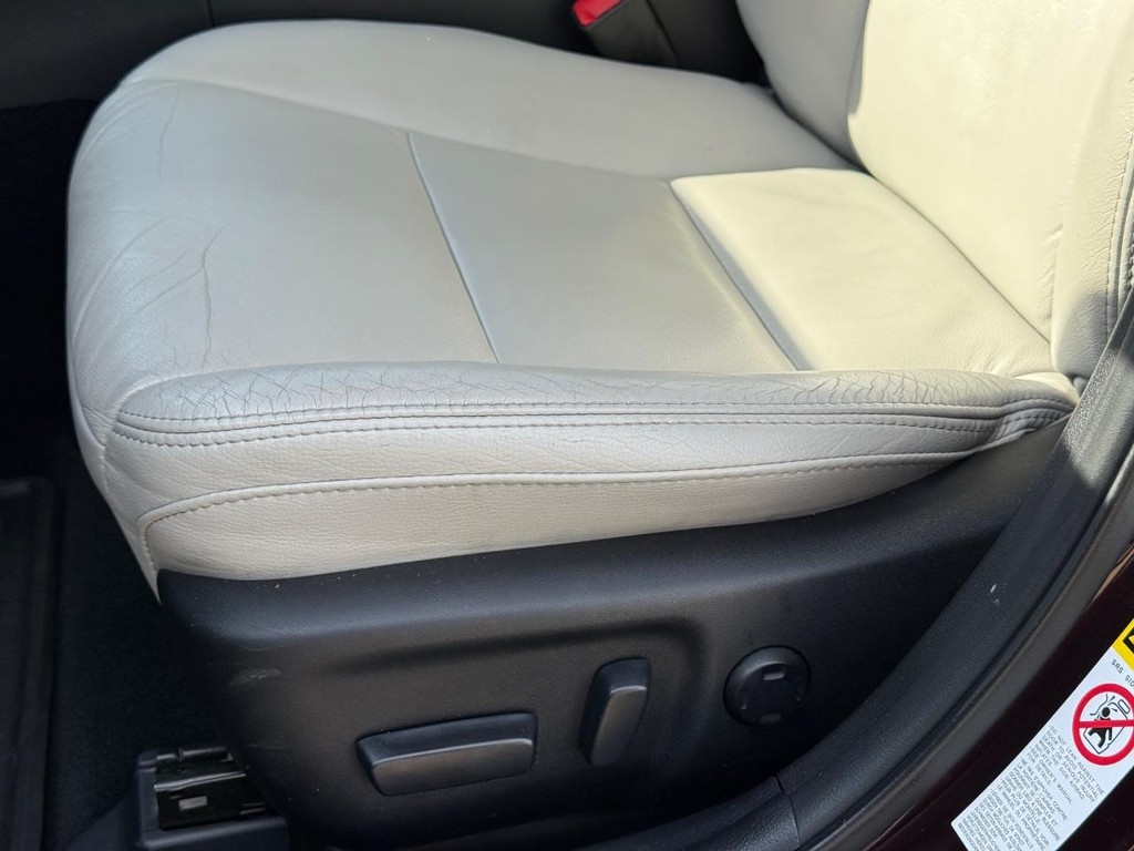 Toyota Avalon Hybrid Vehicle Image 25