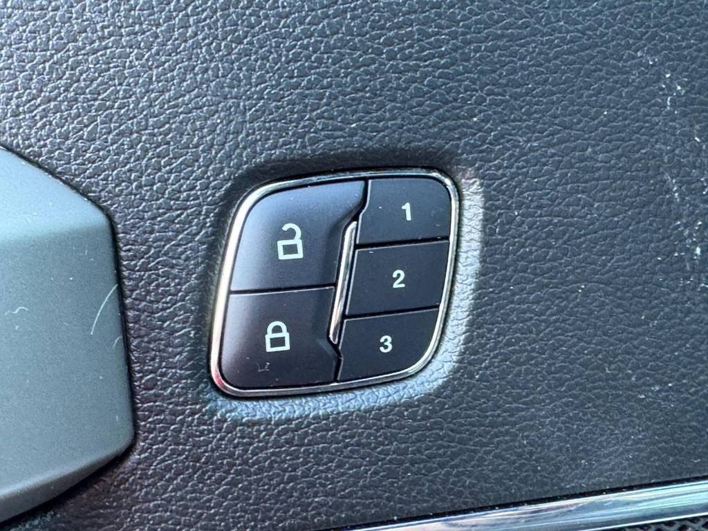 Ford F-150 Vehicle Image 16