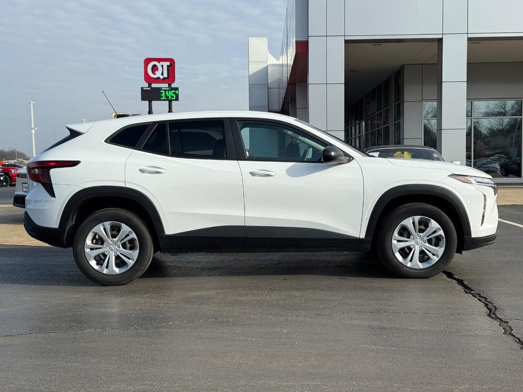 Chevrolet Trax Vehicle Full-screen Gallery Image 02