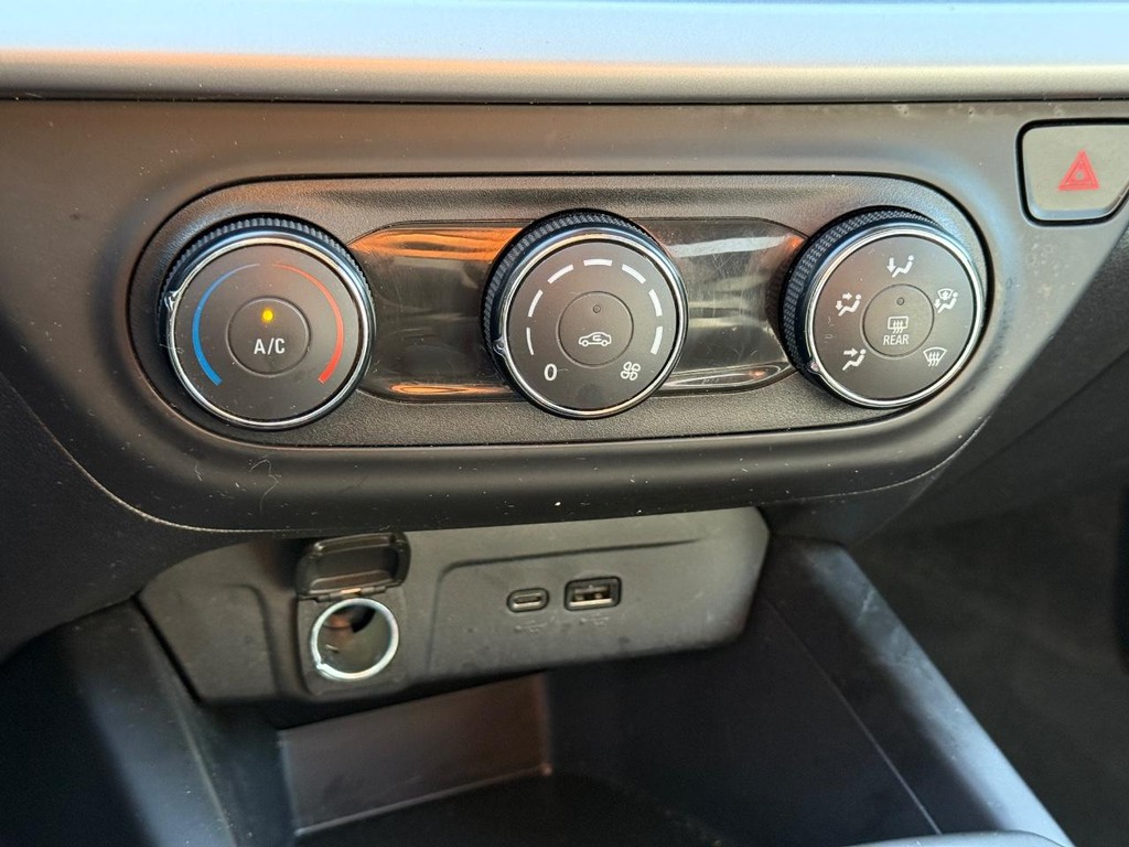 Chevrolet Trax Vehicle Full-screen Gallery Image 17