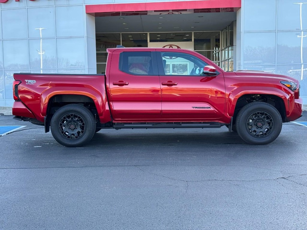 Toyota Tacoma 4WD Vehicle Image 2