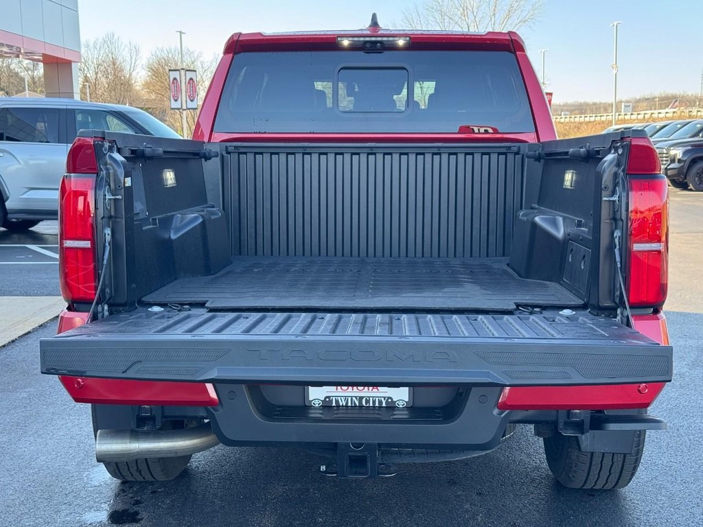 Toyota Tacoma 4WD Vehicle Image 4