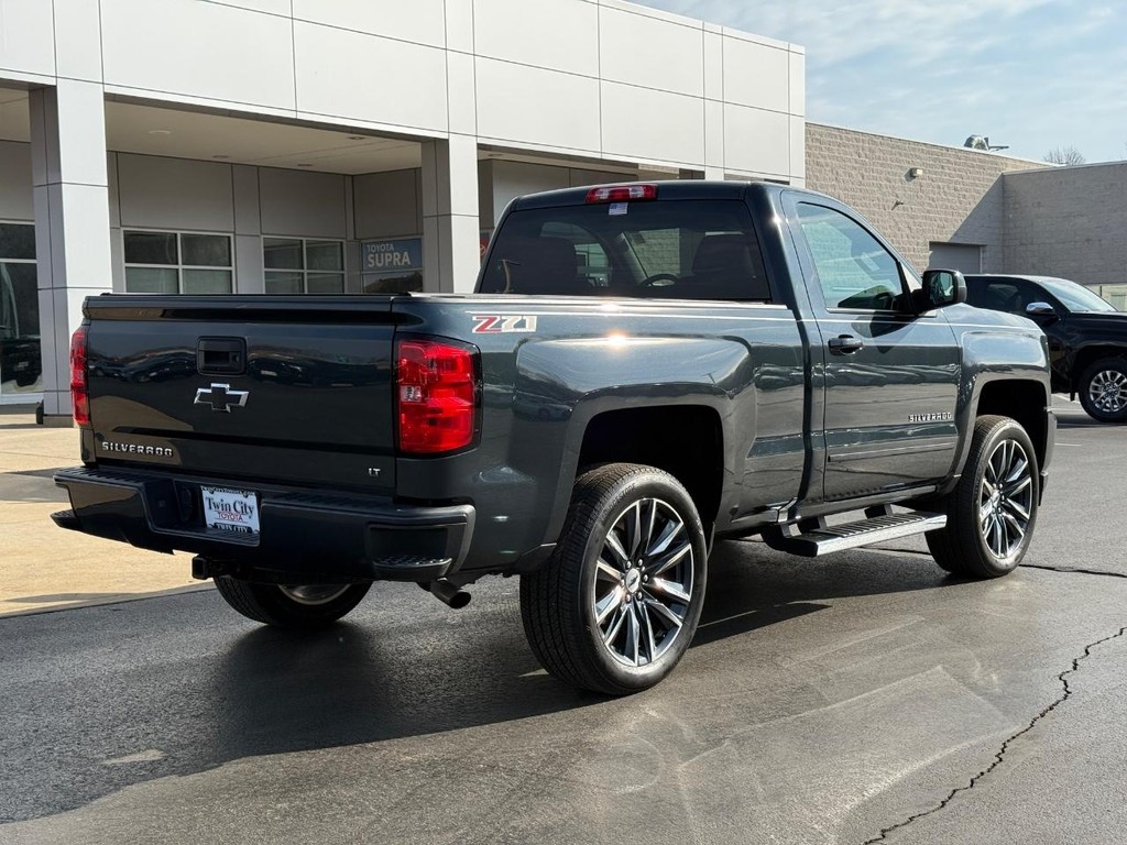 Chevrolet Silverado 1500 Vehicle Full-screen Gallery Image 03