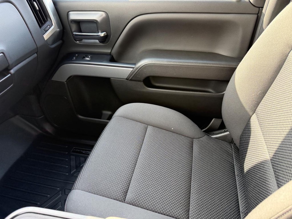 Chevrolet Silverado 1500 Vehicle Full-screen Gallery Image 18