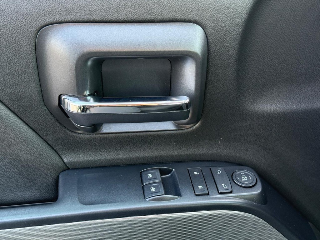 Chevrolet Silverado 1500 Vehicle Full-screen Gallery Image 22