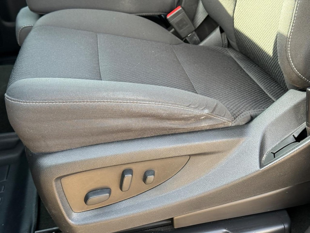 Chevrolet Silverado 1500 Vehicle Full-screen Gallery Image 23