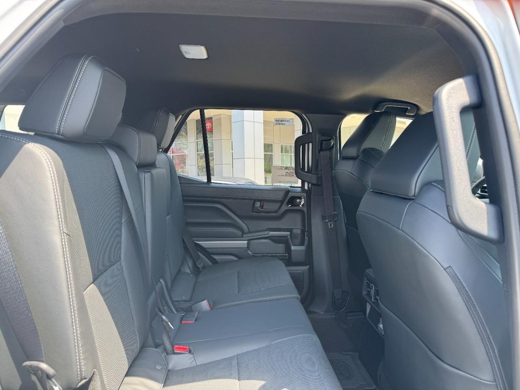 Toyota 4Runner Vehicle Image 6