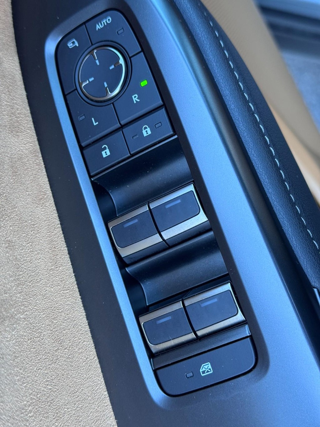 Lexus RZ Vehicle Image 15