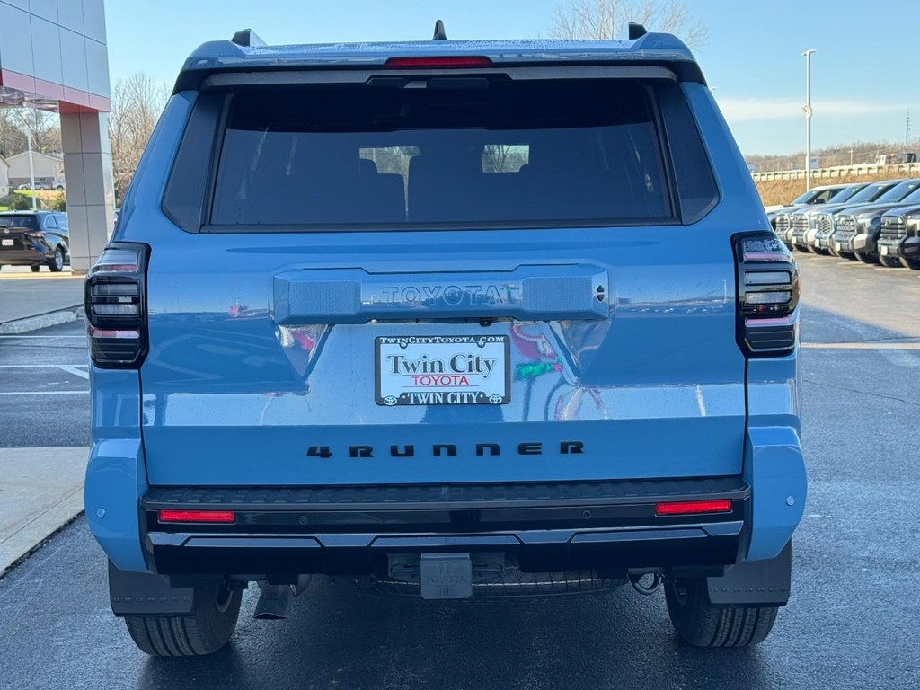 Toyota 4Runner Vehicle Image 6