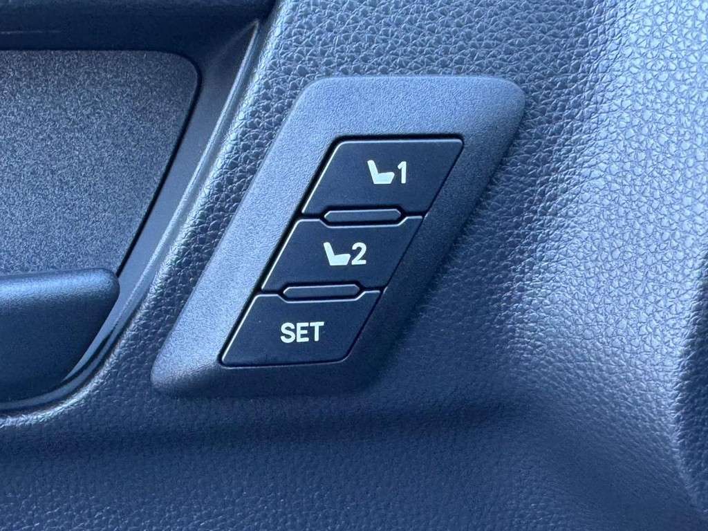 Toyota 4Runner Vehicle Image 16