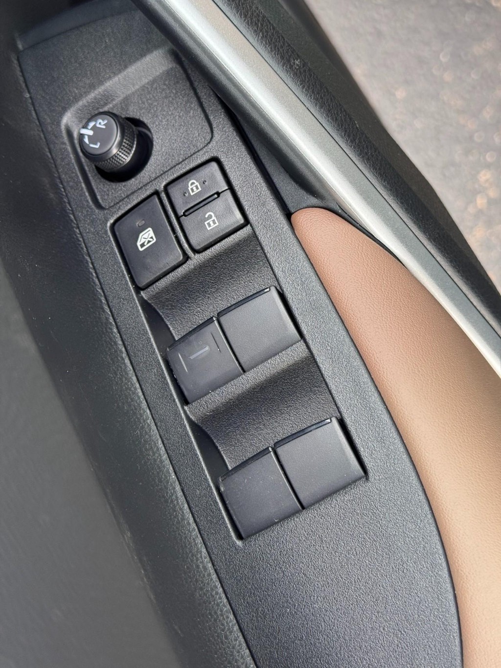 Toyota Corolla Cross Vehicle Image 9