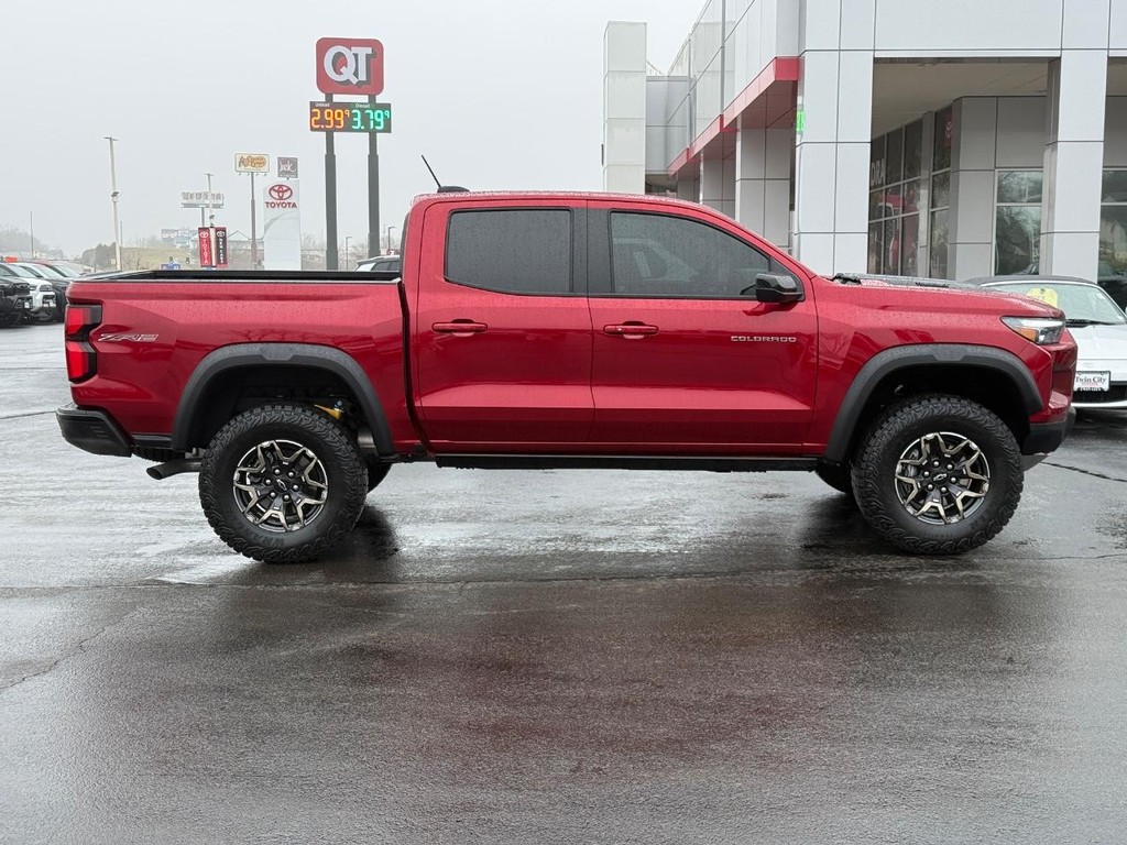 Chevrolet Colorado Vehicle Full-screen Gallery Image 02