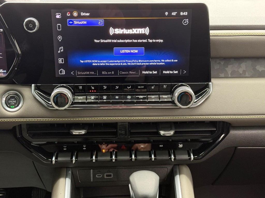 Chevrolet Colorado Vehicle Full-screen Gallery Image 16