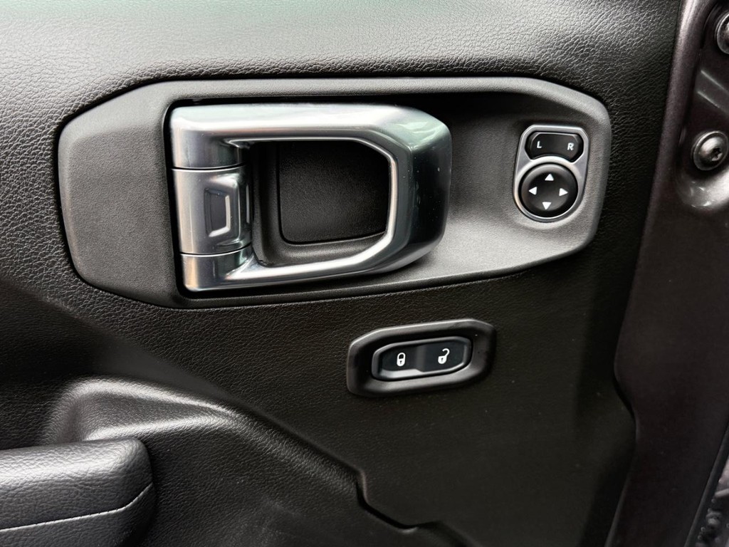 Jeep Wrangler Vehicle Image 14