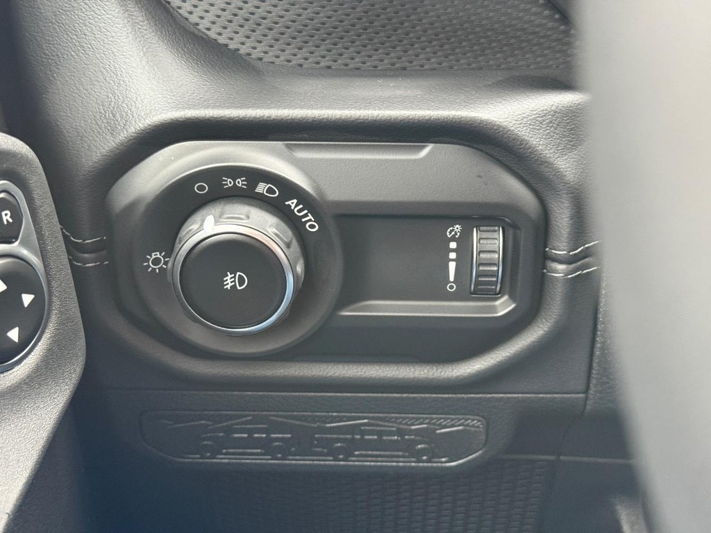 Jeep Wrangler Vehicle Image 16