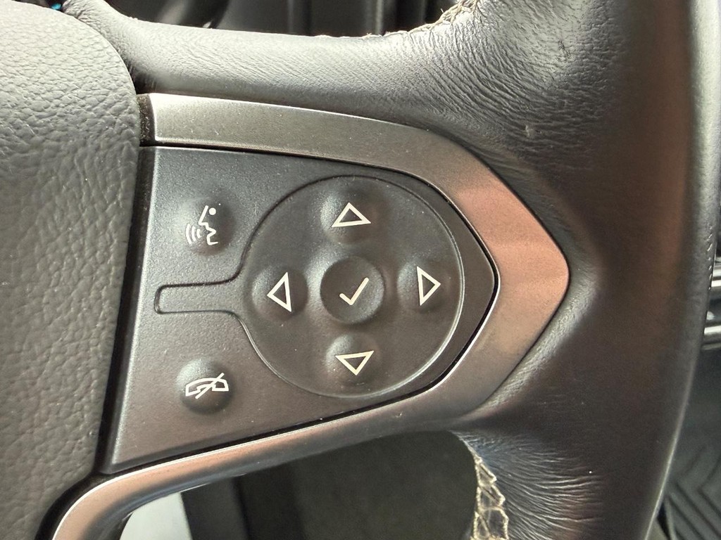 Chevrolet Silverado 1500 Vehicle Full-screen Gallery Image 18