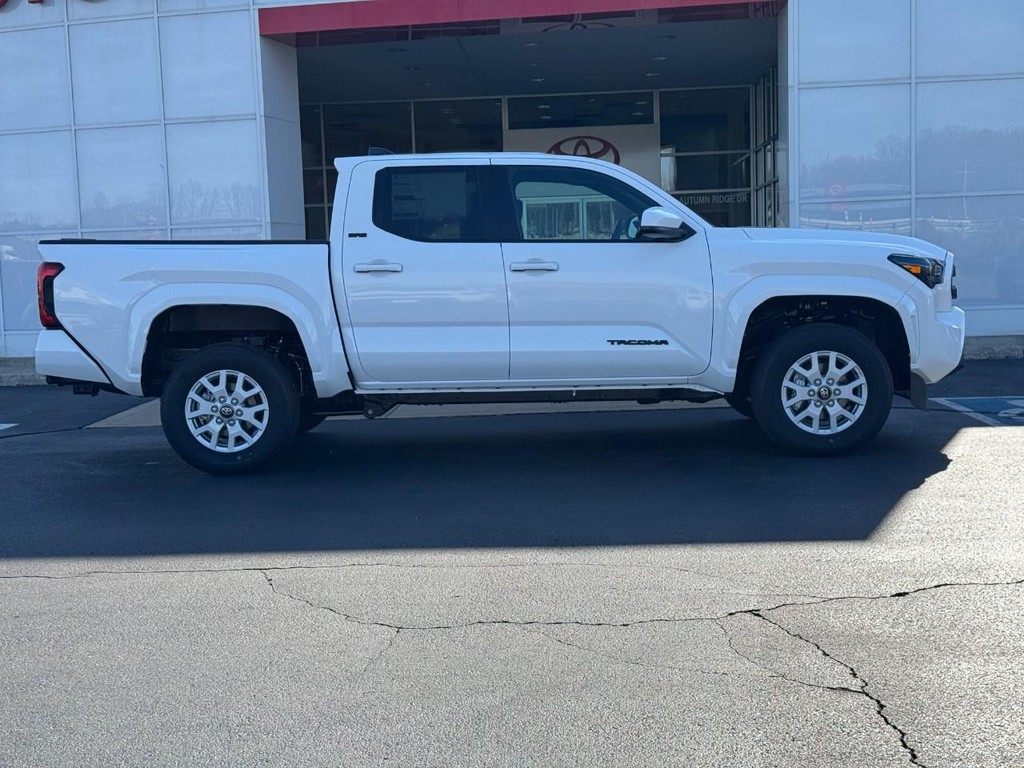 Toyota Tacoma 2WD Vehicle Image 2