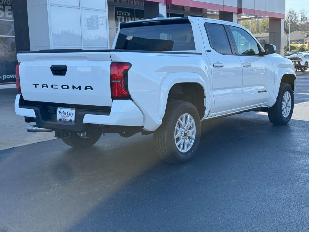 Toyota Tacoma 2WD Vehicle Image 3