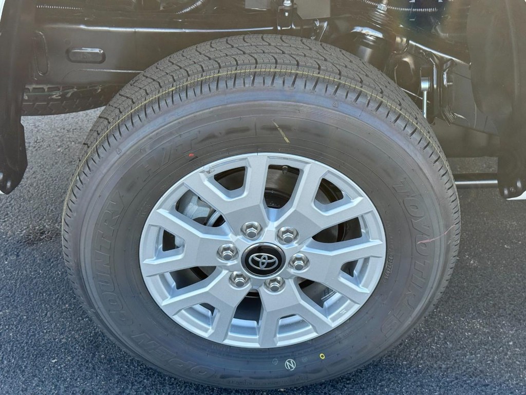 Toyota Tacoma 2WD Vehicle Image 5
