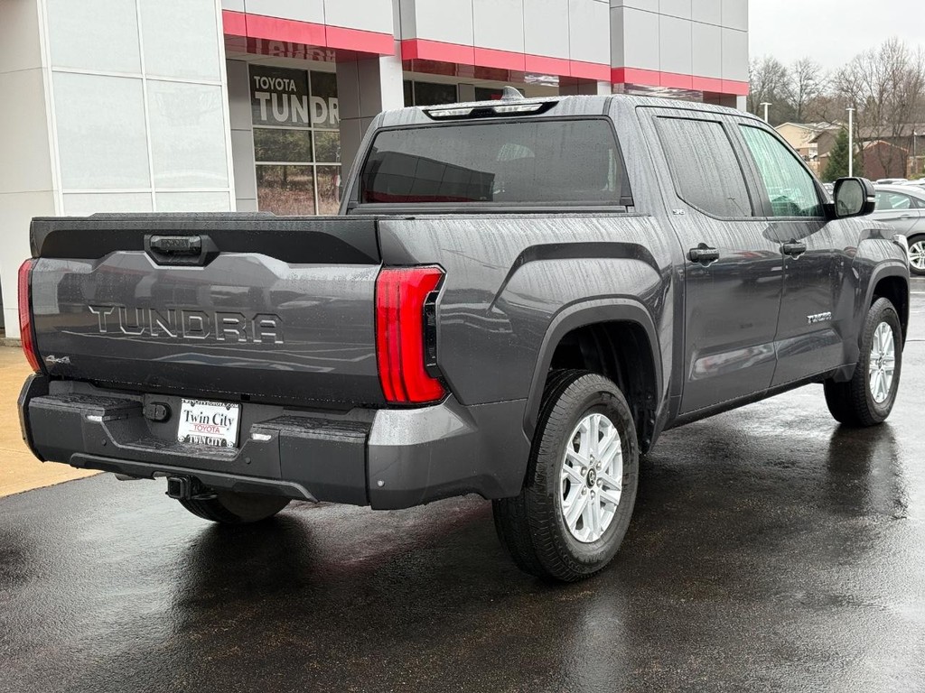 Toyota Tundra 4WD Vehicle Image 3