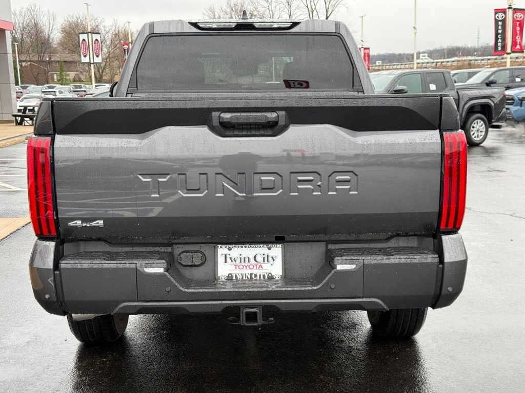 Toyota Tundra 4WD Vehicle Image 5