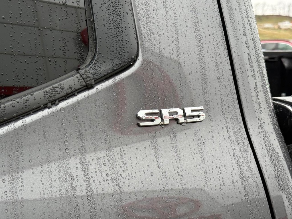 Toyota Tundra 4WD Vehicle Image 8