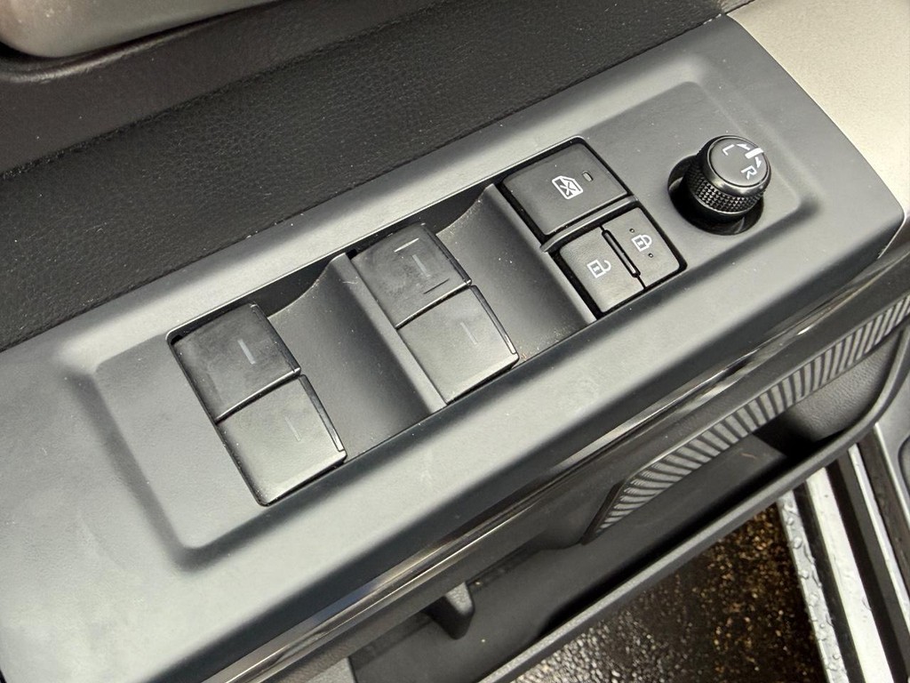 Toyota Tundra 4WD Vehicle Image 16