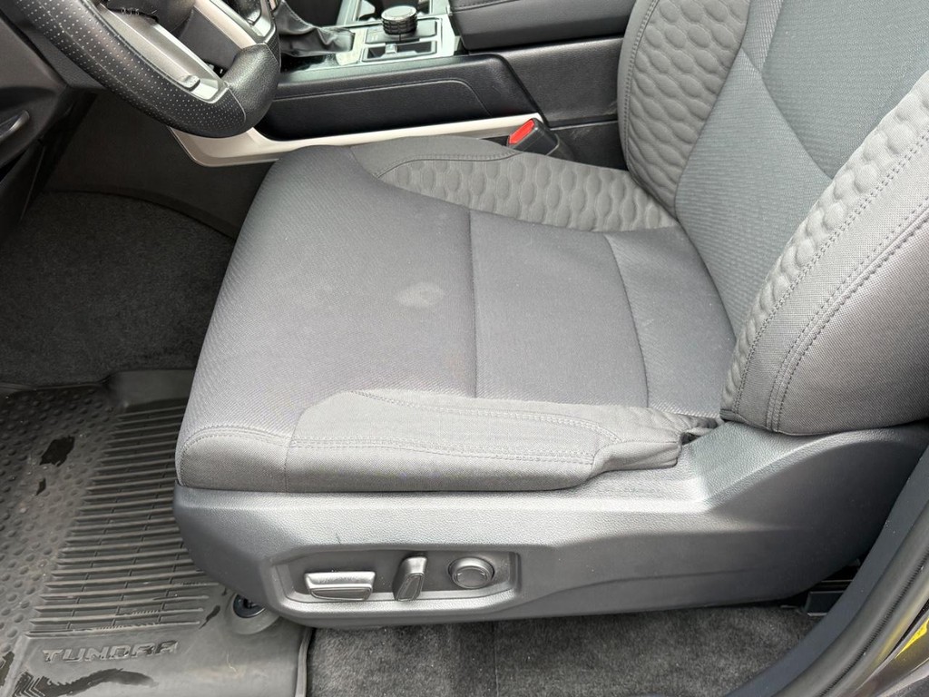 Toyota Tundra 4WD Vehicle Image 17