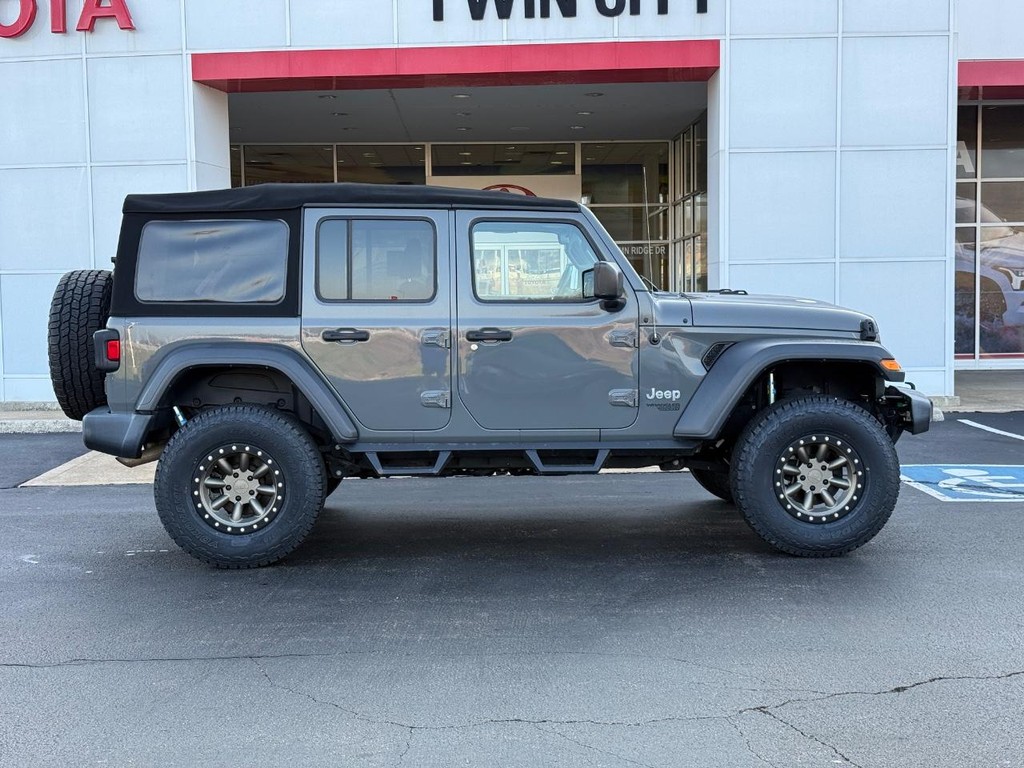 Jeep Wrangler Unlimited Vehicle Image 2
