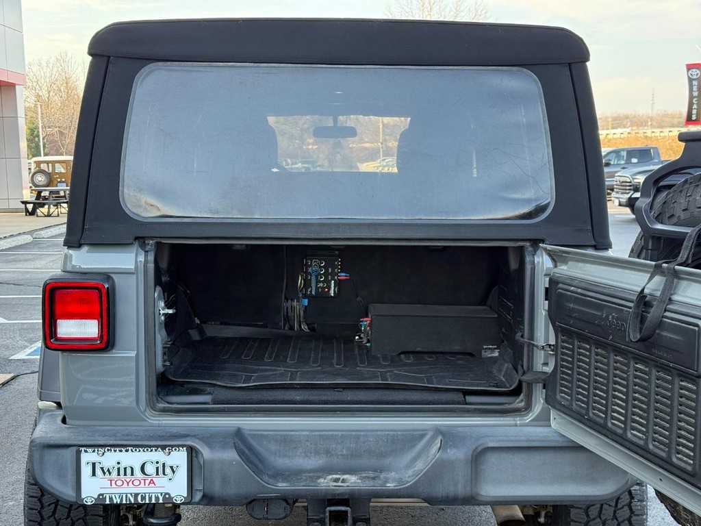 Jeep Wrangler Unlimited Vehicle Image 4