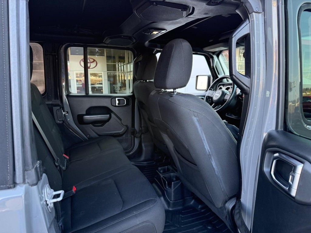 Jeep Wrangler Unlimited Vehicle Image 10