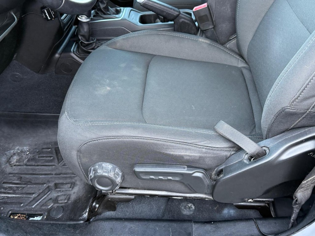 Jeep Wrangler Unlimited Vehicle Image 15