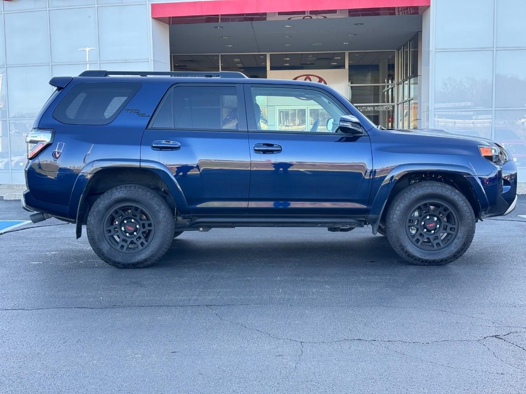Toyota 4Runner Vehicle Image 2