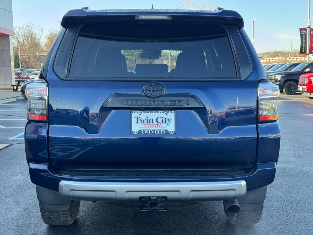 Toyota 4Runner Vehicle Image 6