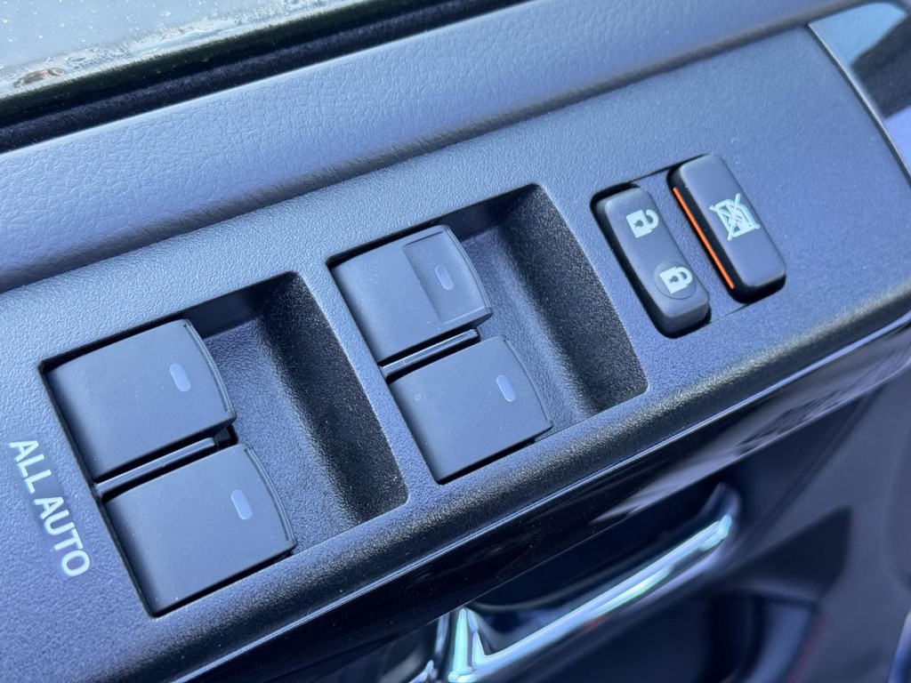 Toyota 4Runner Vehicle Image 15
